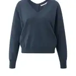 Pull col V double avec détail boutonné au dos